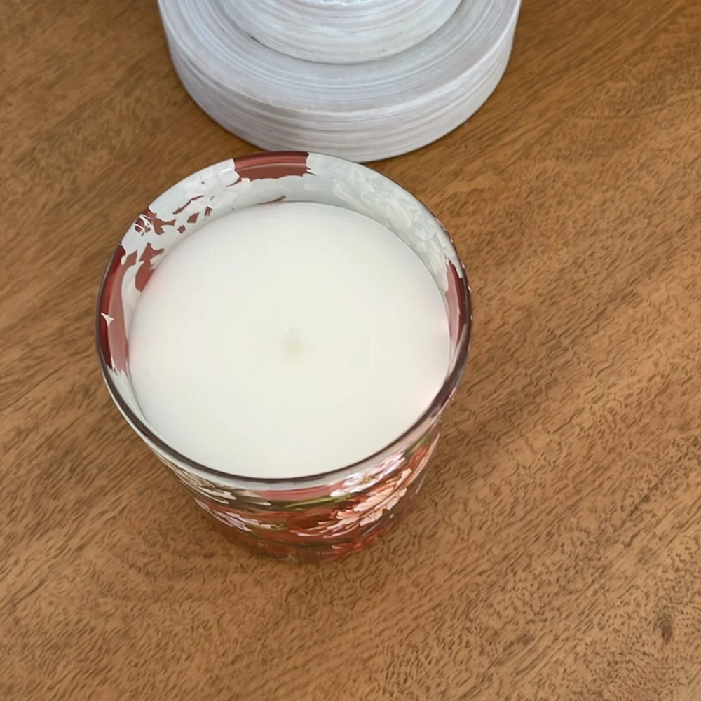 NWT 11oz Soy Candle SUNLIT MARIGOLD scent in Floral glass holder. - Picture 3 of 5